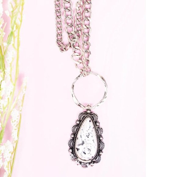 One Blessed Nana Jewelry - ❤️NWT  BOUTIQUE   WHITE BANDRIDGE LAYERED SILVERTONE NECKLACE